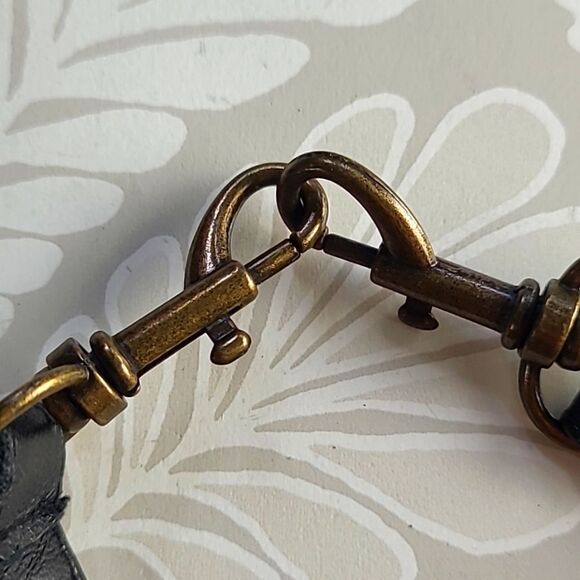 Single loop rhinestone choker - Picture 3 of 4